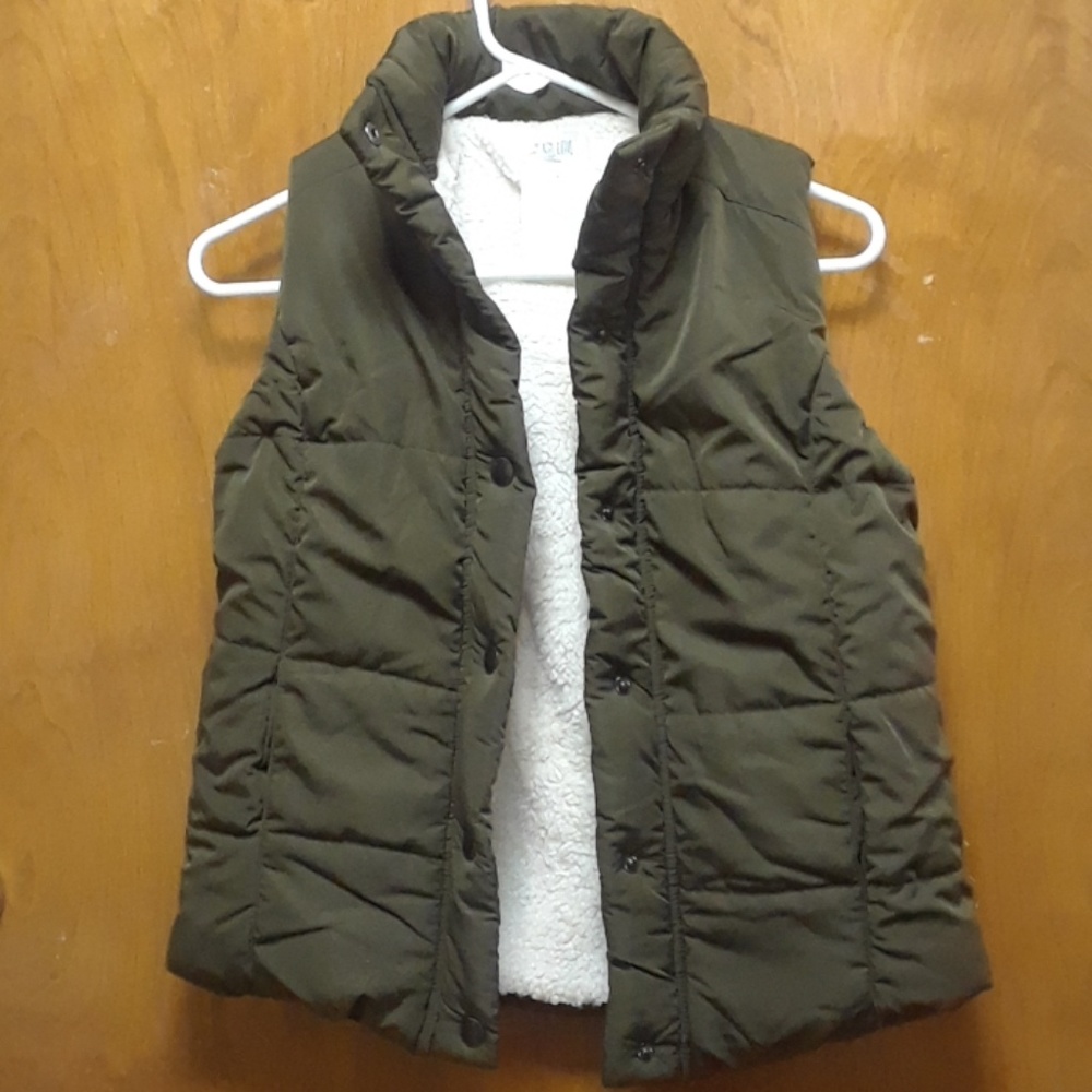 {NWT} Sherpa Lined Olive Puffer Vest
